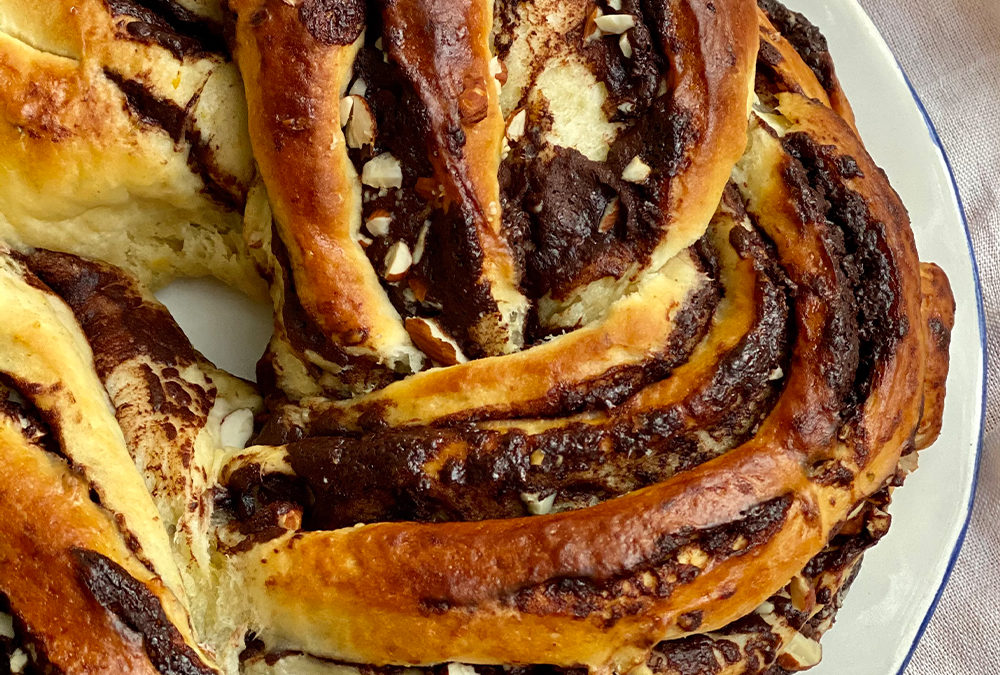 Rosca trenzada de chocolate